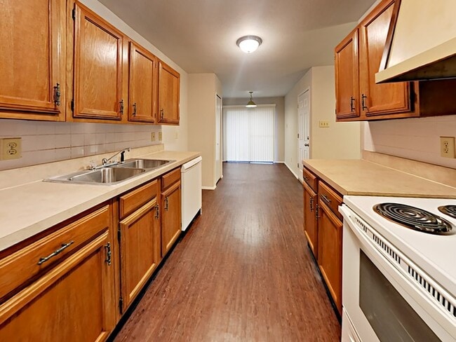 Building Photo - No Application Fee* Plus $250 Off First & ...