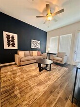 Building Photo - 680 Naumann Dr