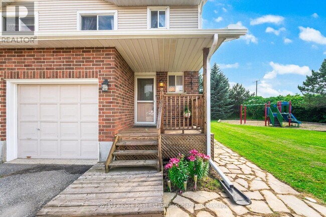 Building Photo - 360-360 Cornridge Pl