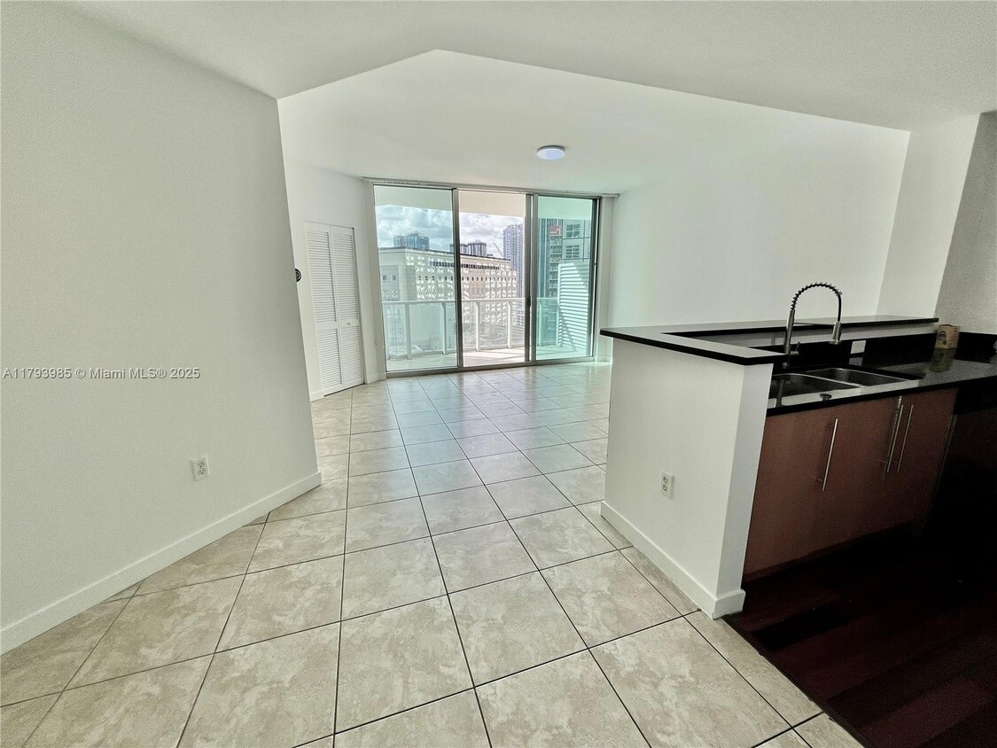 Foto principal - 300 S Biscayne Blvd