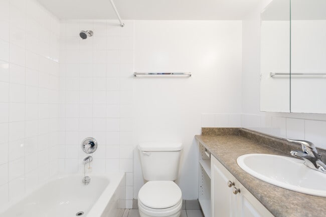 Building Photo - Casa Bella