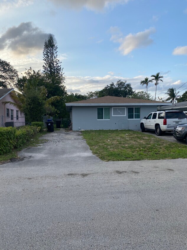 Primary Photo - 989 NW 20th St