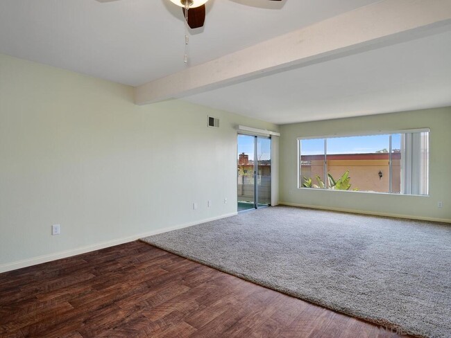 Building Photo - 6868 Hyde Park Dr