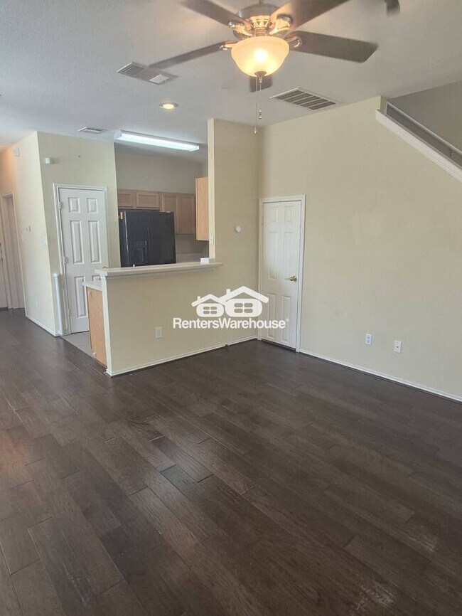 Building Photo - Perfect upgrade from an apartment!