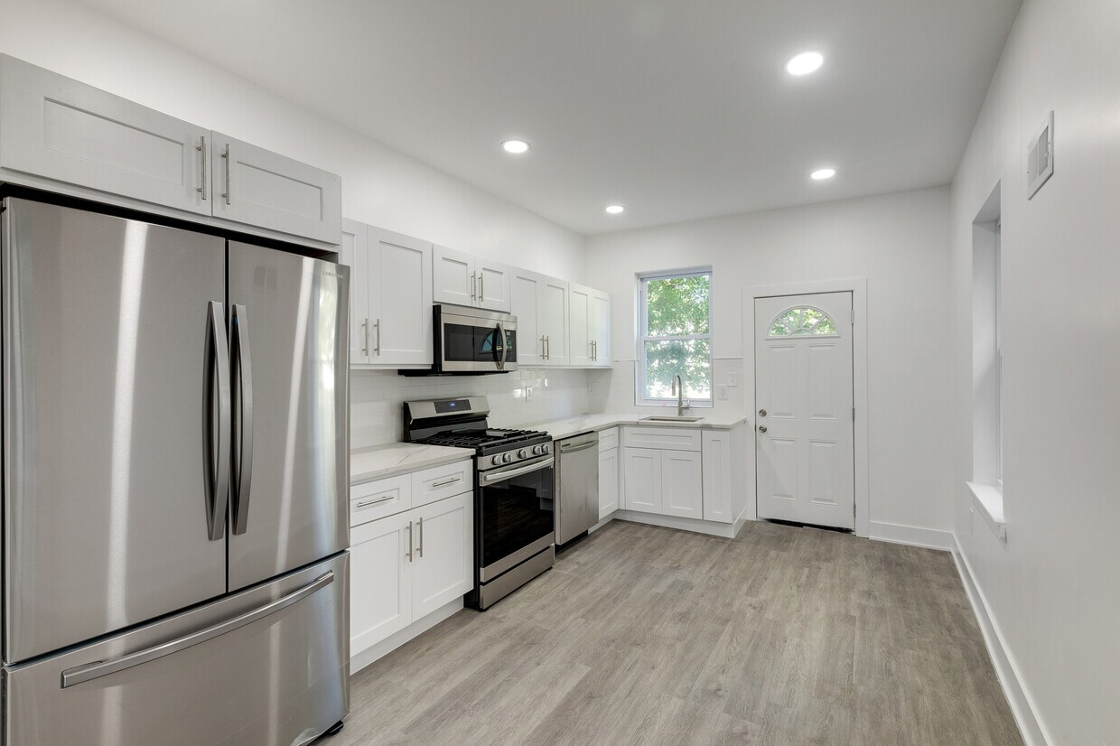 Primary Photo - 238 N 61st St