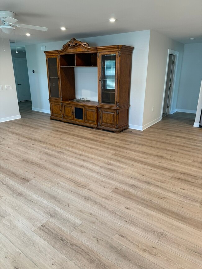open concept living area - 867 Ashlar Cir