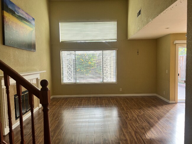 Building Photo - 3842 Cardinal Terrace