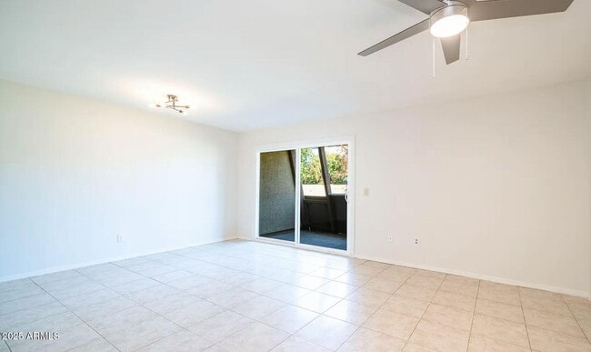 Building Photo - 1329 S Mitchell Dr