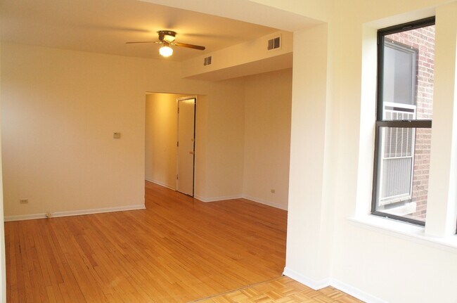 Foto del edificio - 2339 N Kedzie Blvd
