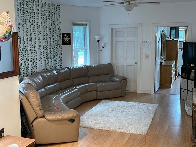 Living Room - 1016 Jackson St