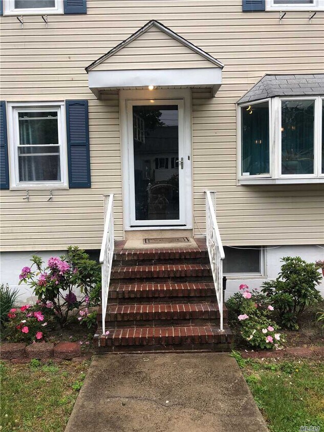 Primary Photo - 15 Pinedale Ave
