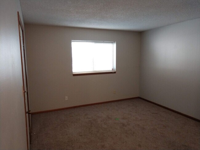 Foto del edificio - 4 Bedroom Apartment in Central MHK - Near Aggieville!