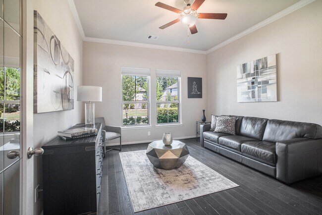 Building Photo - 206 Liatris Ct