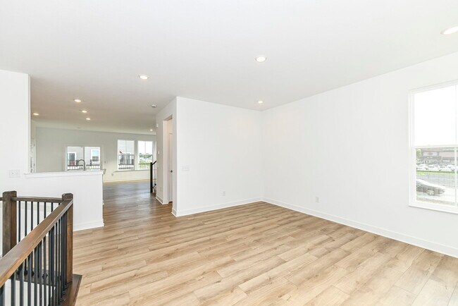 Building Photo - 9312 Clarendon Dr