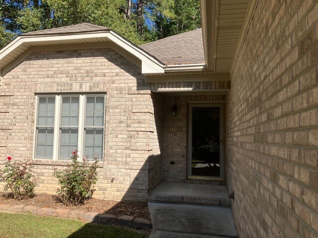 Front Entrance - 1101 Pine Run Dr