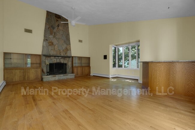 Building Photo - 52 Rayburn Rd