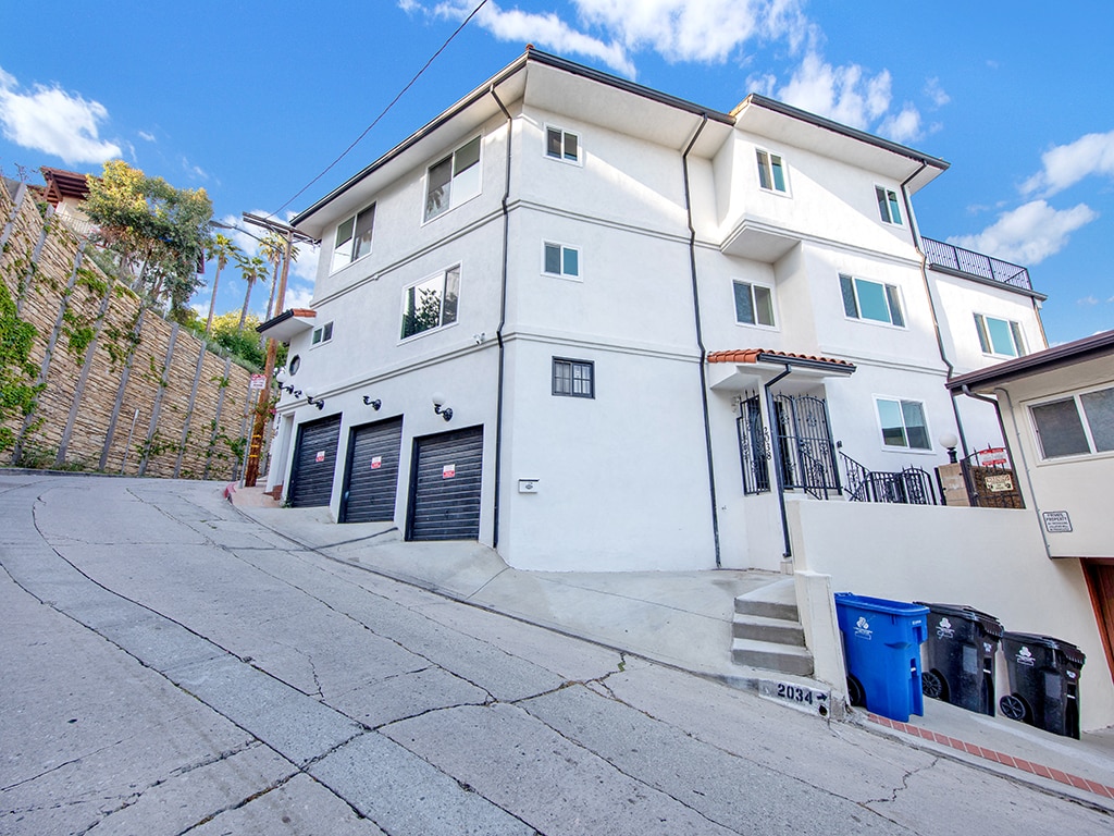 Primary Photo - 2040 N Sycamore Ave