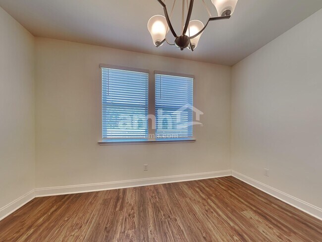 Foto del edificio - 320 Azore Way