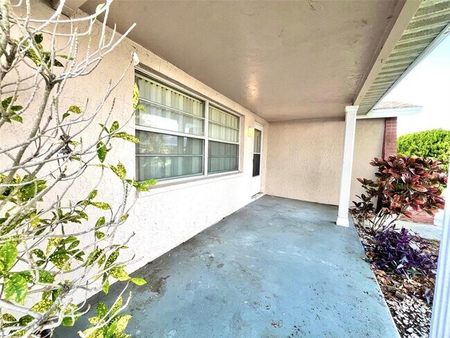 Foto del edificio - 8931 Ledgestone Ln