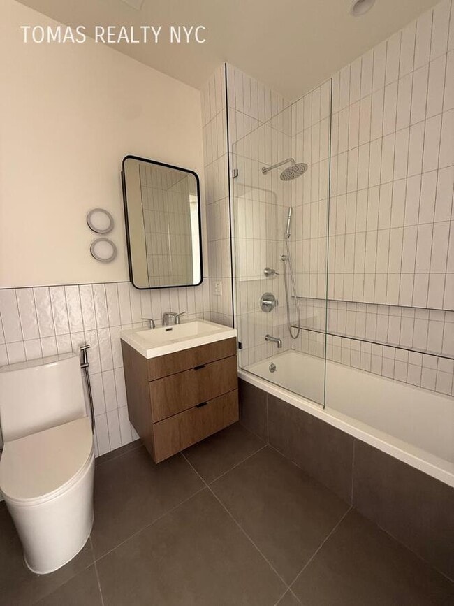 Building Photo - 3103 Sedgwick Ave