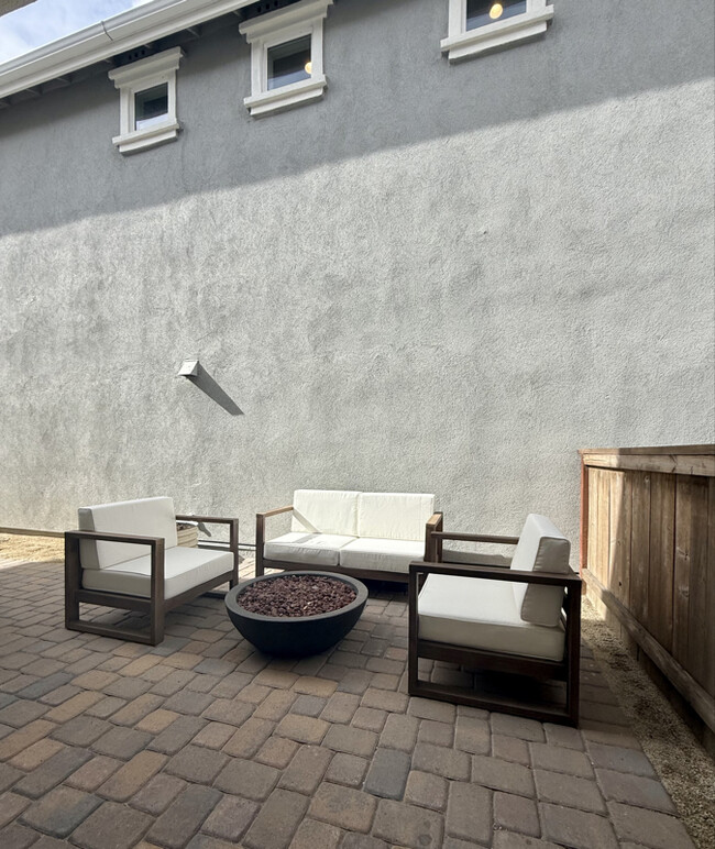 Building Photo - 1287 Grove St