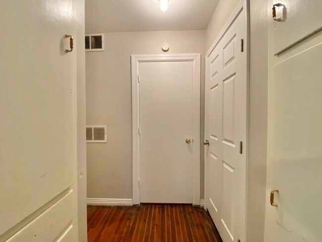 Foto del edificio - PRE LEASING NOW - AVAILABLE 7/14