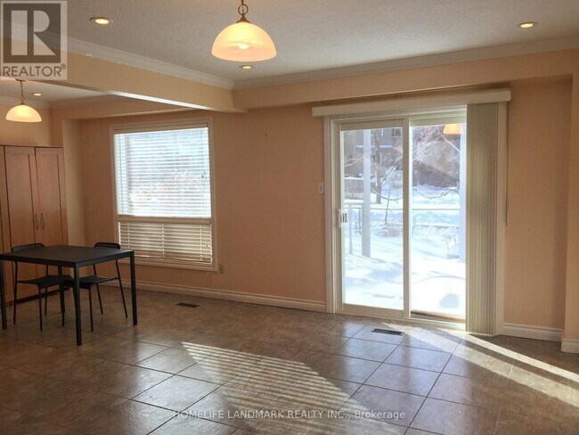 Photo du bâtiment - 6211 Fullerton Crescent