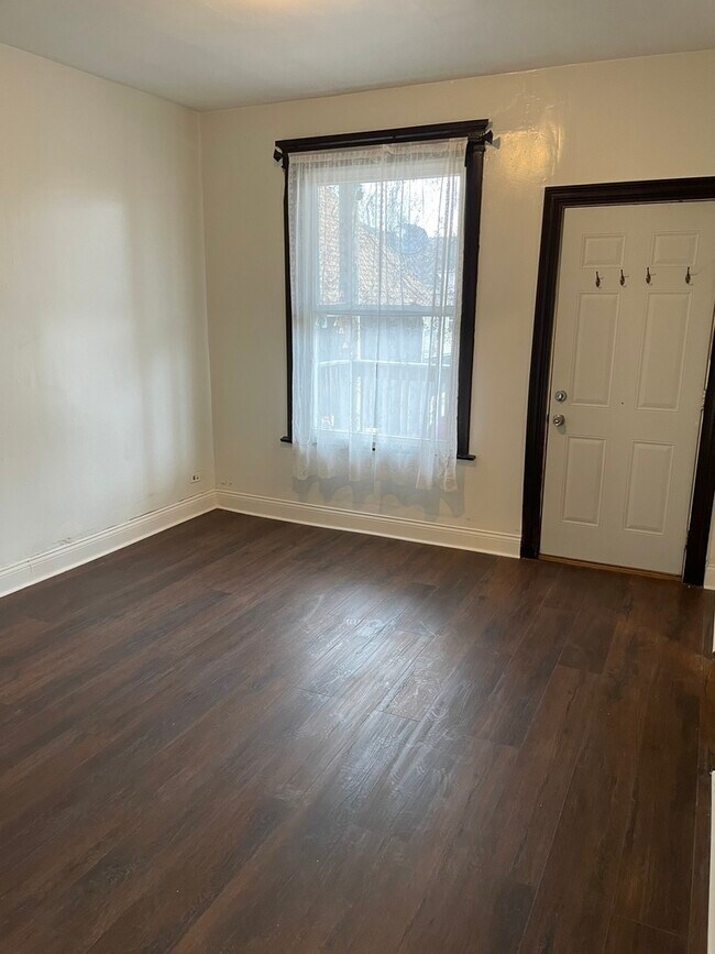 Foto del edificio - 3422 W Armitage Ave