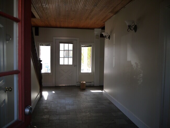 Building Photo - 110 Pear Aly