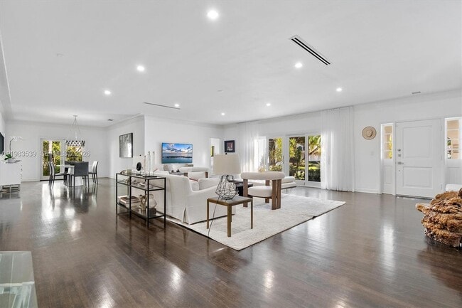 Building Photo - 641 Island Rd