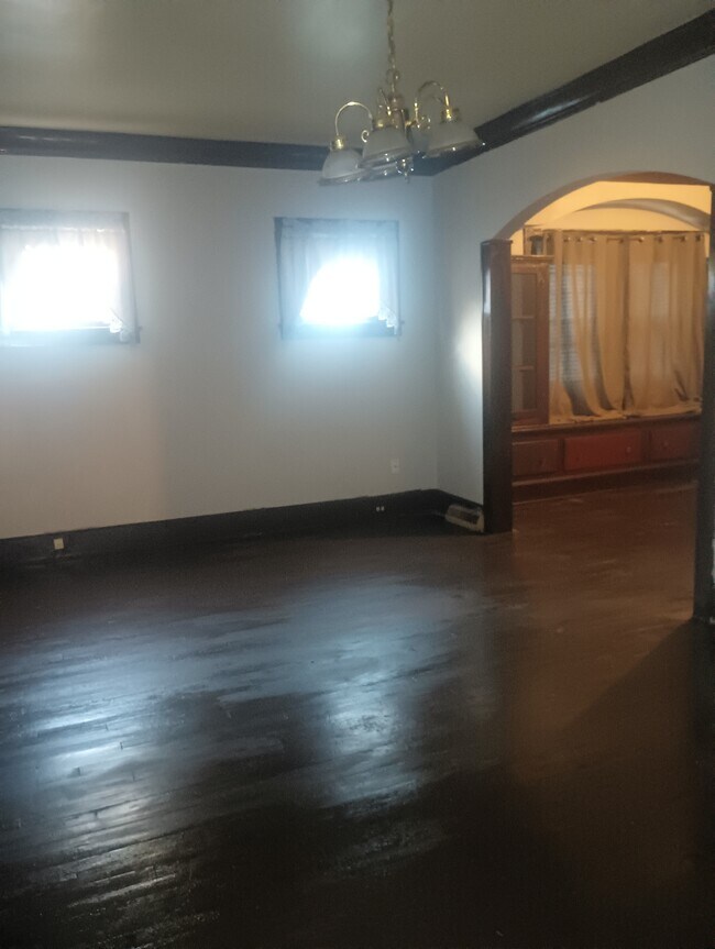 Foto del edificio - 9909 Dunlap Ave