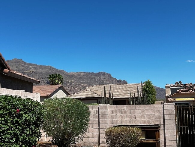 Building Photo - 4654 S Louie Lamour Dr