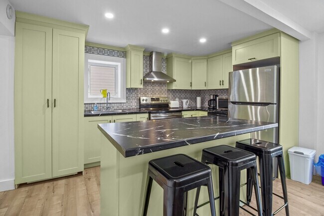 Photo du bâtiment - 74 Hayward Ave