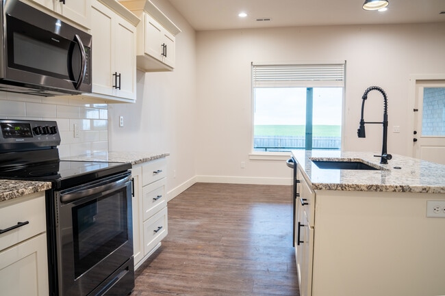 Foto del edificio - 2382 Athens St