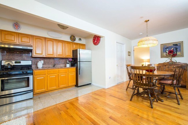 Building Photo - 420 42nd St