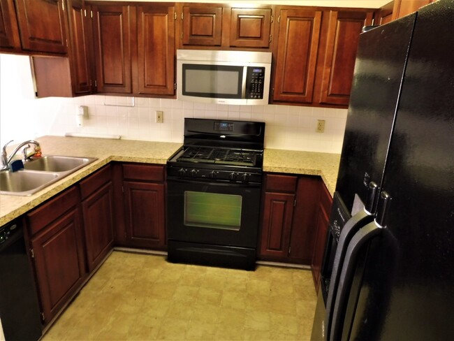 Building Photo - 504 Ashley Oaks Pvt. Dr. Kingsport, TN 37663