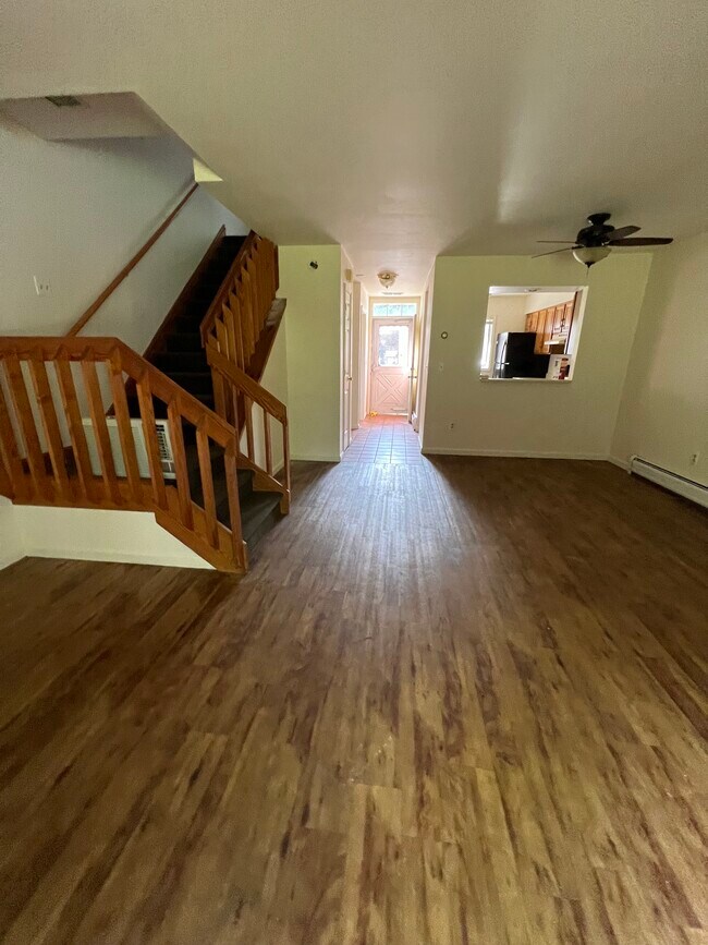 Foto del edificio - 70 Longmeadow Village Rd