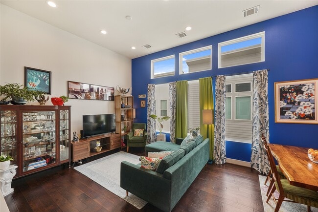 Building Photo - 2210 Lou Ellen Ln