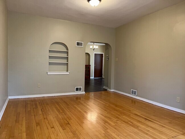 Foto del edificio - 352 E Rosedale Ave