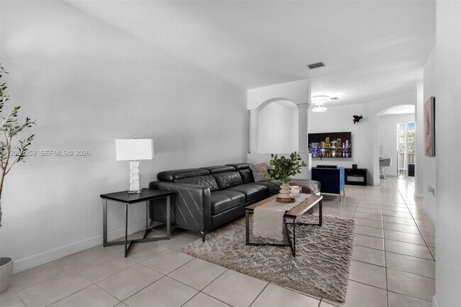 Foto del edificio - 2583 SE 13th Ct
