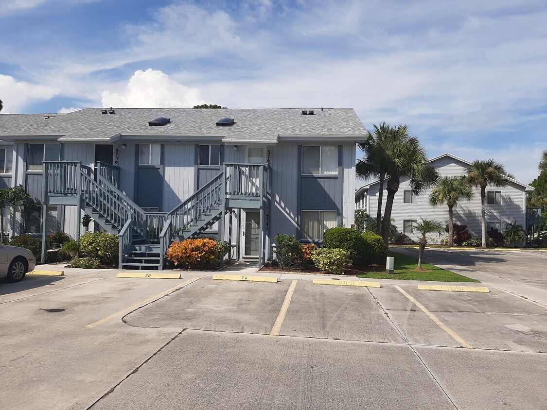 Foto del edificio - 5743 Deer Run Dr