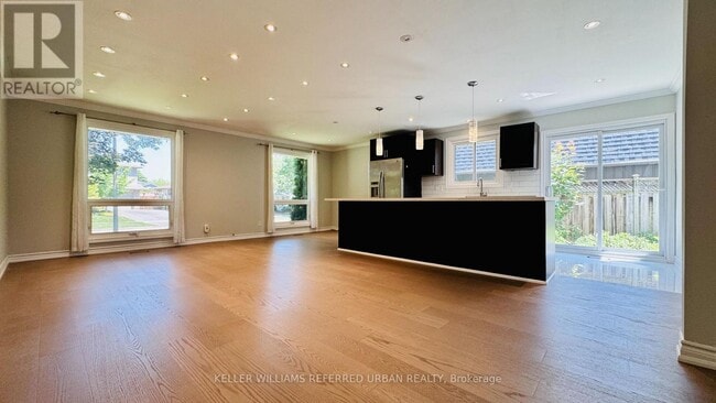 Building Photo - 2255 Urwin Crescent