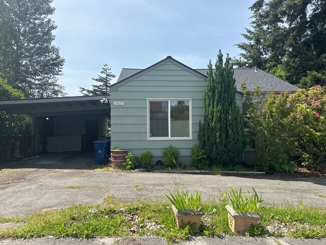 Building Photo - Salas - 1007 S 9th