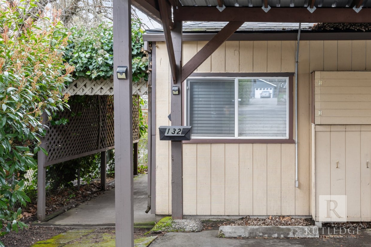 132 Highland Dr, Medford, OR 97504 House Rental in Medford, OR