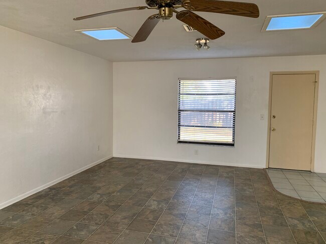 Foto del edificio - 237 Ormwood Dr