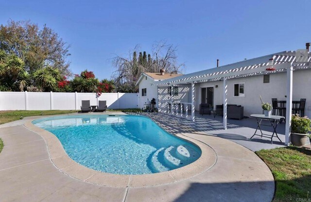 Foto principal - 8828 Jaylee Ave