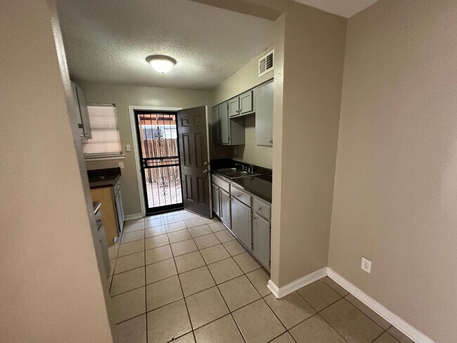 Photo - 977 Pope St Townhome