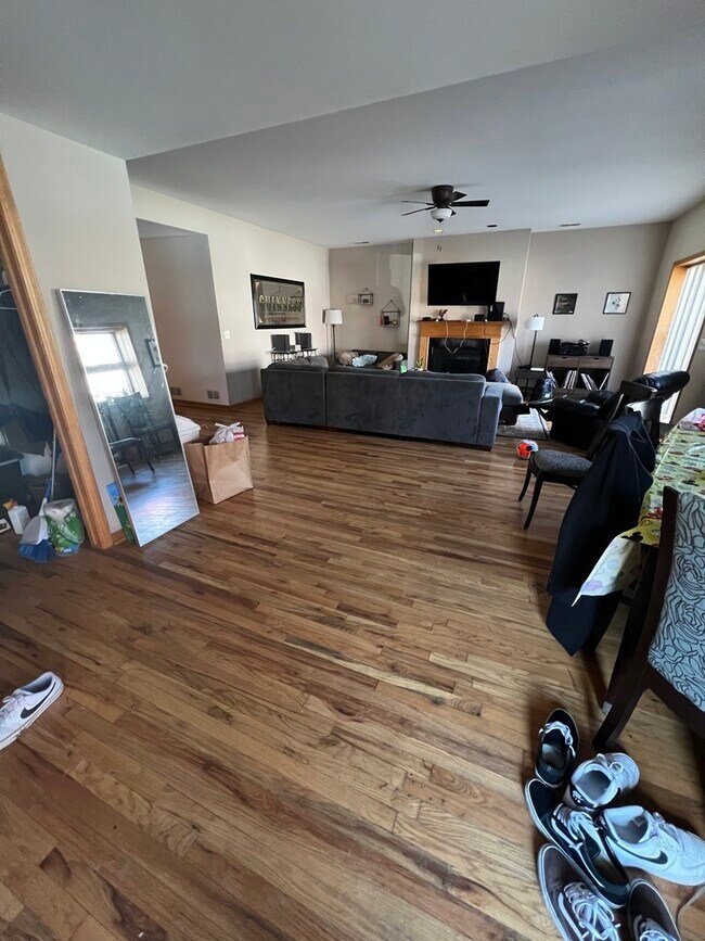 Foto del edificio - 865 W Buckingham Pl