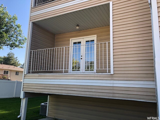 Exterior Balcony - 822 E Gatewood Dr