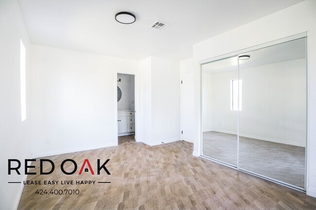 Building Photo - Wonderful Bright and Sunny Completely Remo...